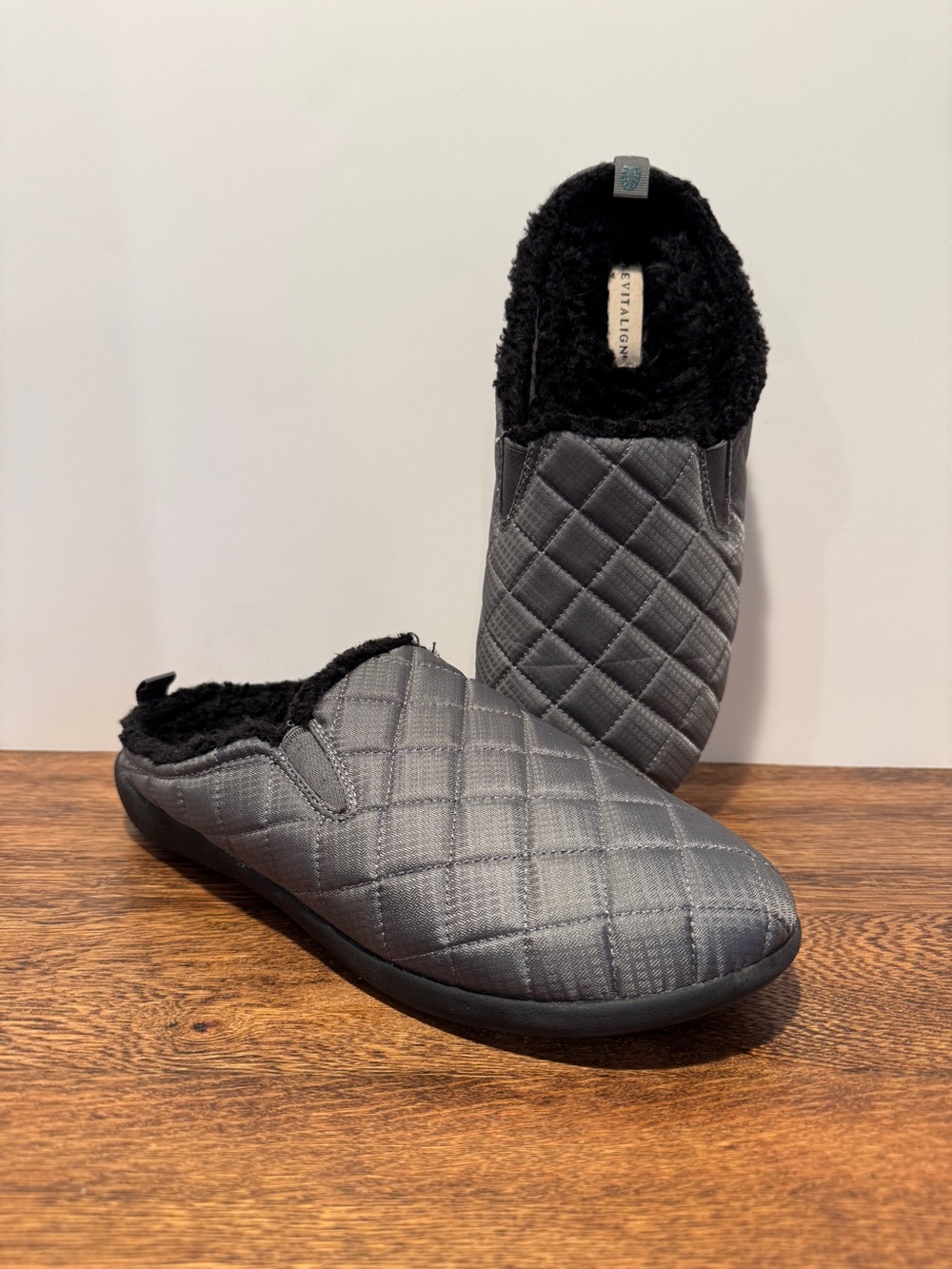 Mens size 12 Revitalign removable insole quilted slipper gray and black